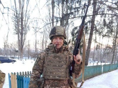 На Звенигородщині прощаються з військовим, який помер у лікарні
