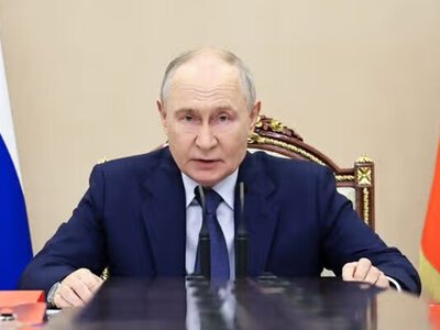 Перебуває у стані марення: Путін вийшов з бункера та з'явився на публіці у дивному вигляді, — ЗМІ (фото)