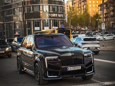 Елітні авто в Україні: до Києва таємно привезли Mercedes без лобового скла за $1,5 мільйона