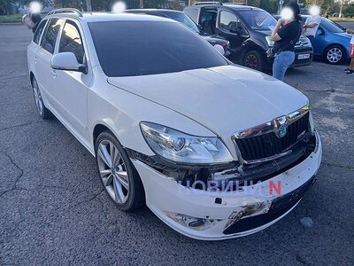 Біля заправки у Миколаєві зіткнулися Citroën та Skoda