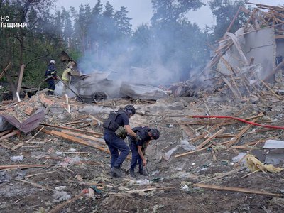 В умовах війни, з таким ворогом не можна проводити будь-які виставки зброї - Зеленський про удар по Бучанському району