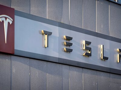 Акції Tesla впали майже на 15% після слабкого фінансового звіту