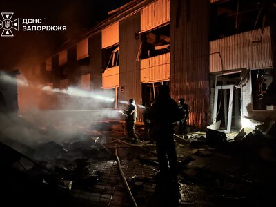 У Запоріжжі після атаки БпЛА горів торговельний об’єкт на 900 м²