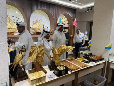 У Катарі відкрили магазин-музей із бурштиновими виробами з Рівненщини