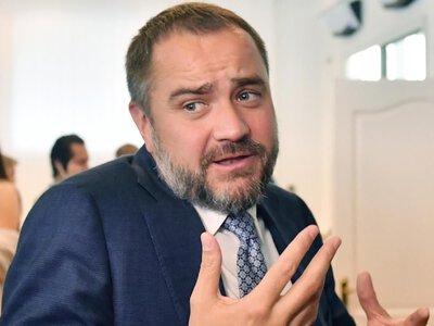 Ексчиновника ФФУ підозрюють у масштабній схемі з розкрадання бюджетних коштів