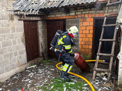 На Сарненщині вогонь знищив дах господарської будівлі