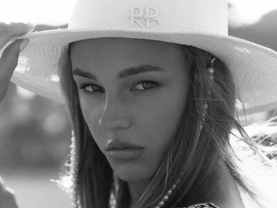 «Сексі». Дар'я Білодід вразила фанатів стильним луком у новій фотосесії