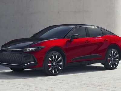 Toyota переписала правила гри: Crown став сучаснішим, але є нюанс