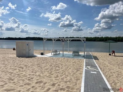 «Нарешті моя дитина біля води»: у Кременчуці на пляжі з’явився інклюзивний простір