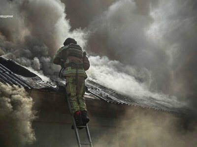 На Чернігівщині рятувальники ліквідували пожежі, спричинені ворожими ударами (Фото)