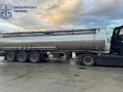 На Київщині викрили схему незаконного імпорту спирту на 97 млн грн: трьом особам оголосили підозру