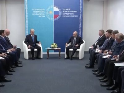 Президент Казахстану закликав Путіна заморозити війну в Україні: її природа незрозуміла