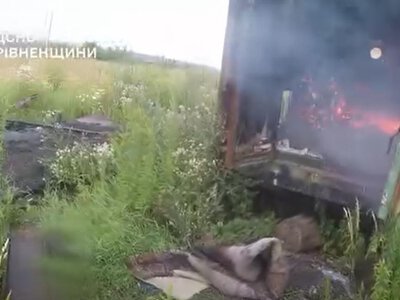Біля Рівного вогнеборці ліквідували пожежу в металевому вагончику