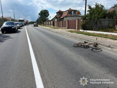 На Львівщині автомобіль збив велосипедиста: літній чоловік у лікарні