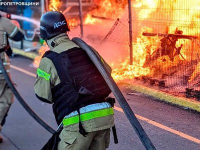 16 000 м² у вогні. У Кривому Розі гасять масштабну пожежу в гіпермаркеті після російського удару