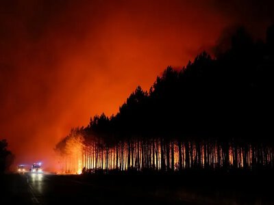 Масштабні пожежі у Франції та Іспанії змусили понад 300 тисяч людей залишити домівки