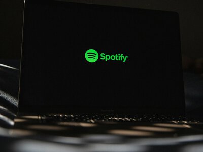 Фальшивий збій у Spotify: розкрито нову схему крадіжки даних банківських карток