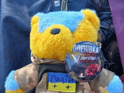 «Оленівка – пам’ятаємо, боремося, не мовчимо»: у Кам’янському вшанували пам'ять загиблих захисників