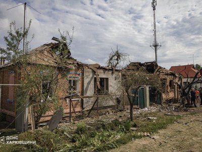 У Харкові росіяни атакували житловий будинок, є жертви та поранені