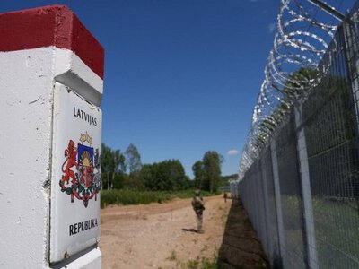 У Латвії пропонують забрати дорожні знаки, що вказують на Росію та Білорусь