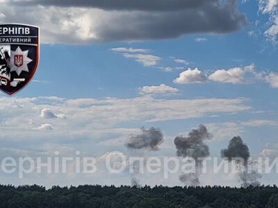 На третій локації в Чернігові внаслідок удару пошкоджено гараж та авто