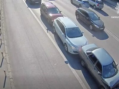 Ланцюгова реакція на дорозі: у Києві одна помилка спричинила аварію з п’ятьма авто