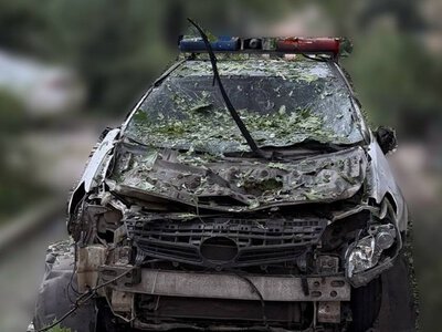 Рашисти вдарили по автівці патрульних у Краматорську на Донеччині: фото з місця атаки