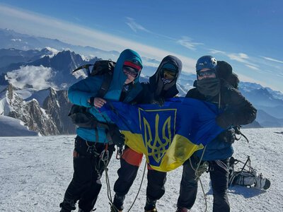 Двоє студентів ЧНУ зійшли на найвищу гору Західної Європи
