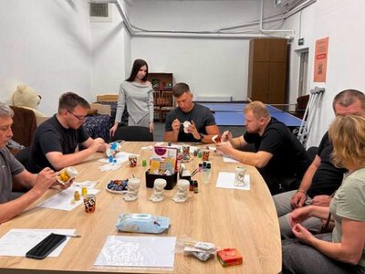 У Рівному для поранених нацгвардійців провели арттерапевтичний майстерклас