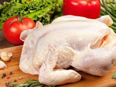 Мити чи ні сиру курку перед приготуванням: яка головна небезпека для здоров’я