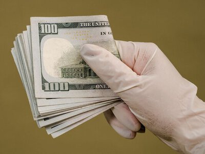 Куди зникають старі долари: що в США роблять зі зношеними банкнотами