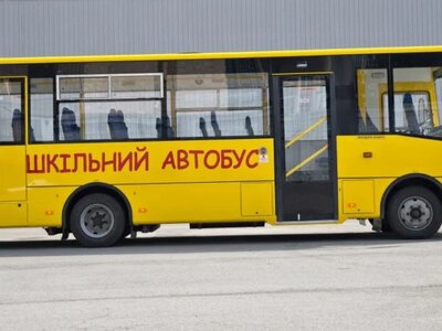 Дві волинські громади отримали нові шкільні автобуси