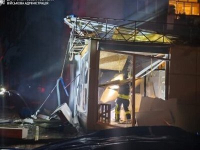 Ворог вдарив по підприємству у Дніпрі, на Нікопольщині від ворожих ударів постраждало двоє людей