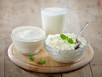 Який продукт варто з’їсти перед сном: експерти назвали корисний варіант для ситості та контролю ваги
