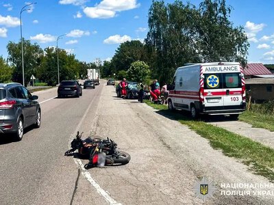 Неповнолітній мотоцикліст зіткнувся з легковиком на Рівненщині