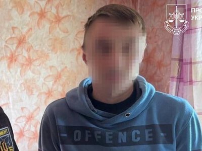 Знайомився з хлопчиками через онлайн-гру, а потім переходив у месенджер. Мешканця Харківщини підозрюють у серії злочинів проти дітей