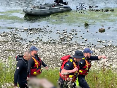 На Прикарпатті рятувальники виявили тіло 22-річного молодика, який зник під час перепливання Дністра