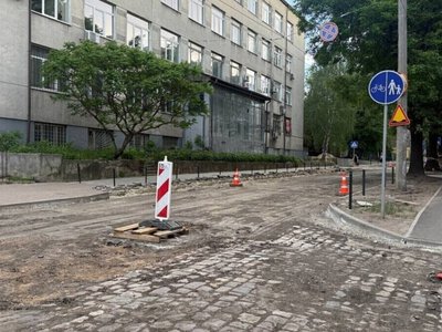 Під час ремонту вулиці Героїв УПА у Львові ще знайшли бруківку