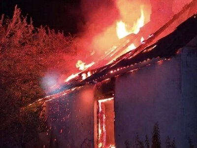 На Рівненщині під час масштабної пожежі врятували чоловіка