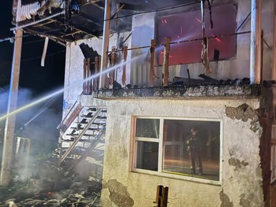  Вночі у селі на Ужгородщині вирувала пожежа у двоповерховій будівлі 