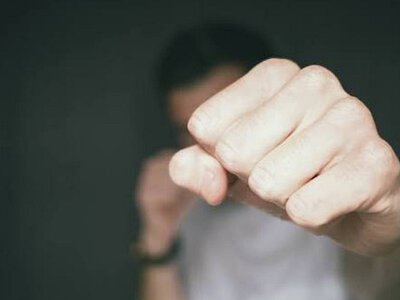 У Вознесенську застілля закінчилося жорстоким побиттям: чоловік отримав тяжкі травми
