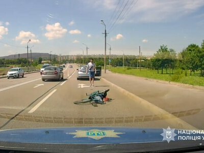 У Кривому Розі поліцейський врятував чоловіка, який поранив ногу та не міг рухатись