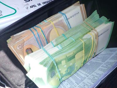 Громадянин Румунії намагався вивезти через “Орлівку” незадекларовану валюту