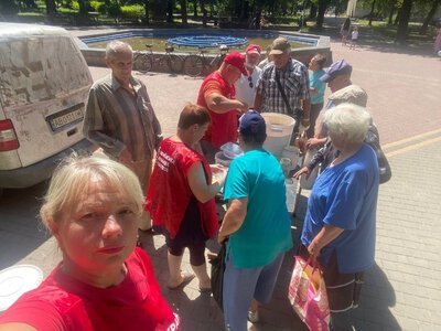 У центрі Гайсина волонтери «Української команди» щотижня безкоштовно допомагають усім, хто цього потребує