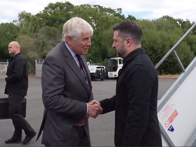Зеленський прибув у Британію на зустріч з Енді Бернемом