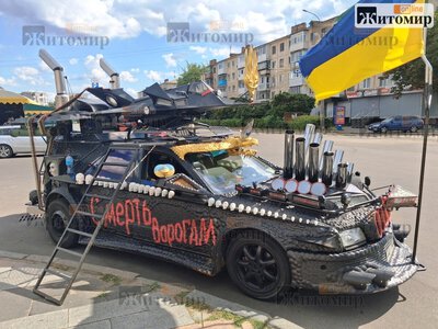 У Житомир привезли «Путіна у клітці»