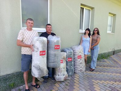 Комфорт для захисників: «Українська команда» у Бершаді передала військовим нові матраци