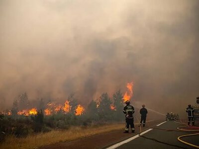 Відео: Макрон відвідає департамент Франції, який знищують масштабні лісові пожежі