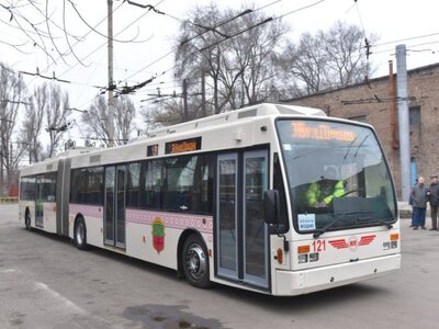 У Запоріжжі через ремонтні роботи змінять рух тролейбусів і трамваїв: як курсуватиме транспорт