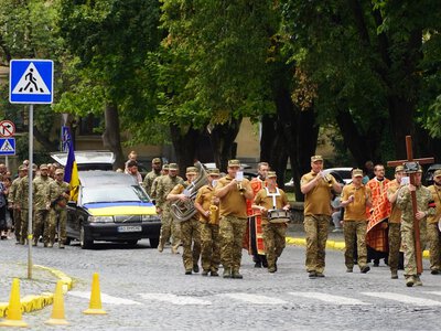 Із 36-річним солдатом Олександром Карбованцем попрощалися в Ужгороді